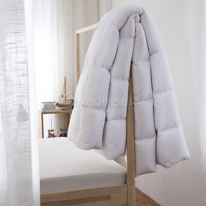 Daħħal ħafif fluffy duvet